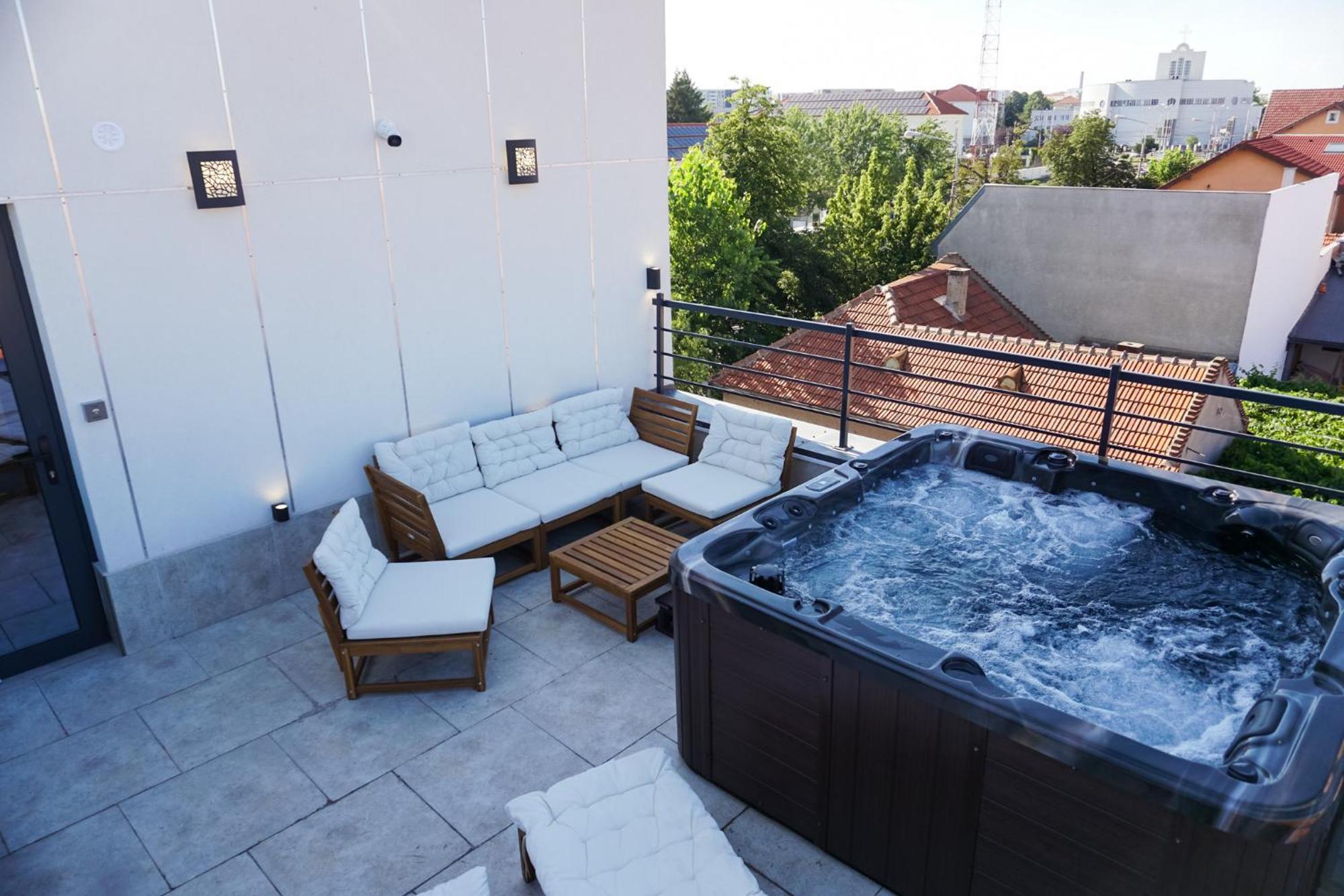 Hotel Fantazia Oradea Exterior foto